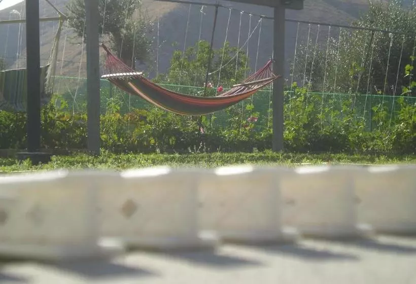 Sezar Hotel Qeparo