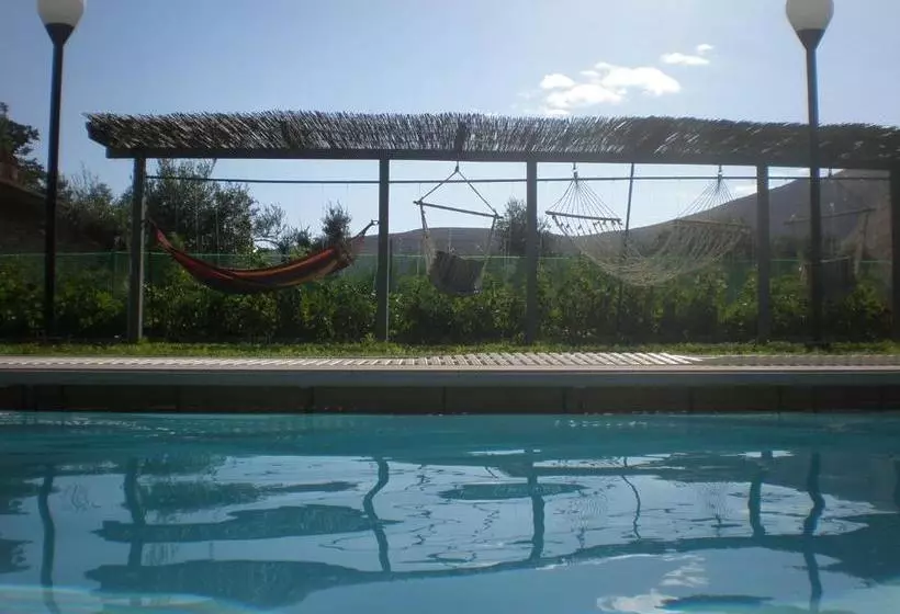 Sezar Hotel Qeparo