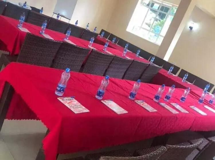 هتل Esikar Gardens