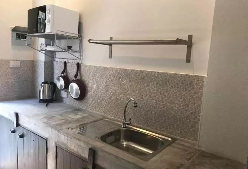 Majatalo Dr.banana's House