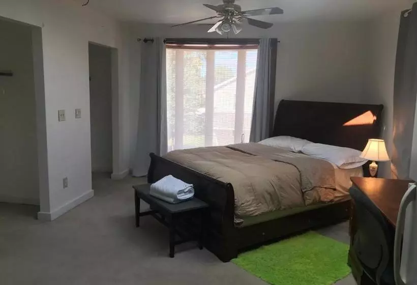پانسیون Udguesthouse