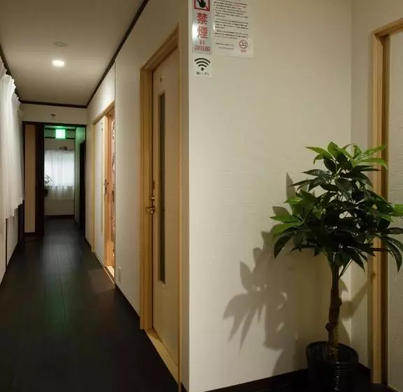 ペンション Guest House Suzumeno Kakurembo