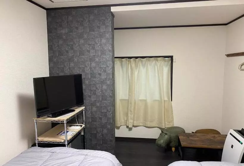 ペンション Guest House Suzumeno Kakurembo