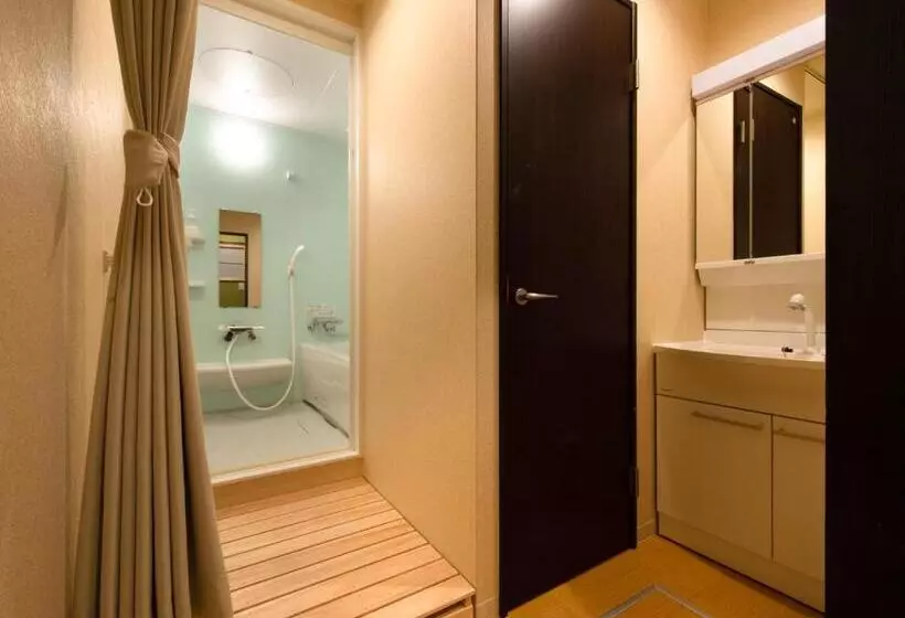 ペンション Guest House Suzumeno Kakurembo