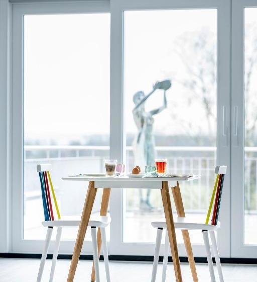 تختخواب و صبحانه Sehr Fein