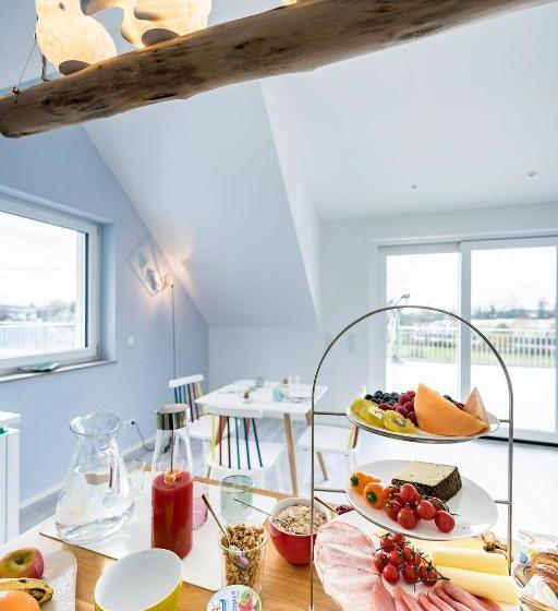 تختخواب و صبحانه Sehr Fein