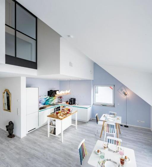 تختخواب و صبحانه Sehr Fein