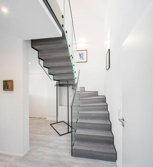 تختخواب و صبحانه Sehr Fein