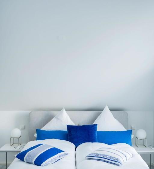 تختخواب و صبحانه Sehr Fein