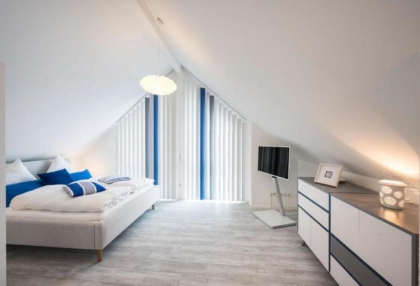 تختخواب و صبحانه Sehr Fein