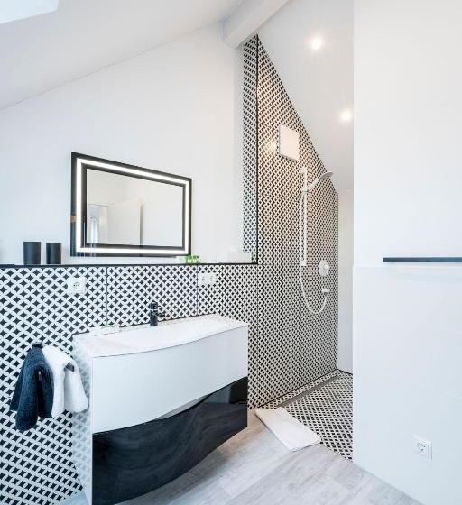 تختخواب و صبحانه Sehr Fein