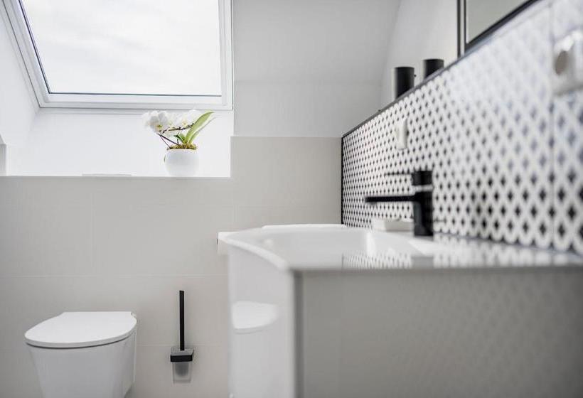 تختخواب و صبحانه Sehr Fein