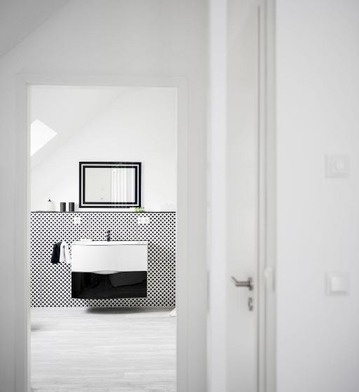 تختخواب و صبحانه Sehr Fein