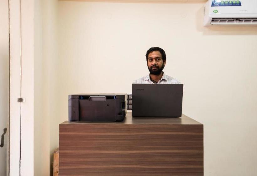 هتل Oyo 69110 Mohan Residency