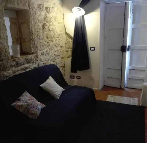 פנסיון Only For Two Giumbabulla