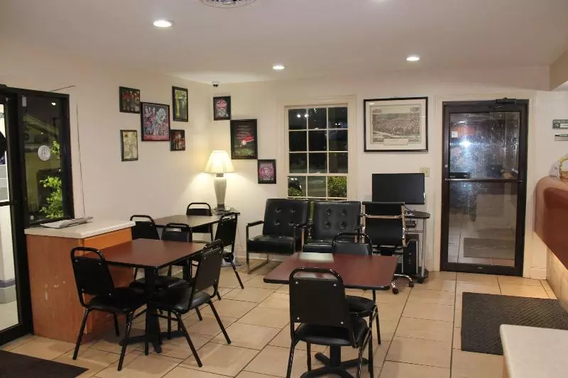 فندق Americas Best Value Inn Tuscaloosa