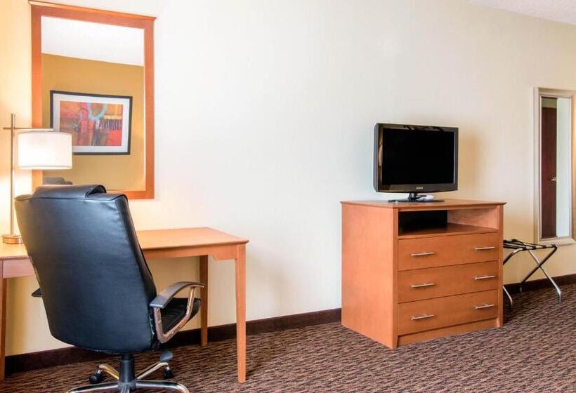 Clarion Hotel & Suites University Shippensburg