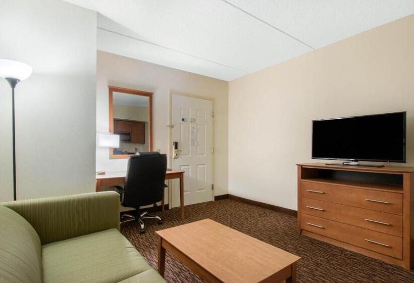 Clarion Hotel & Suites University Shippensburg