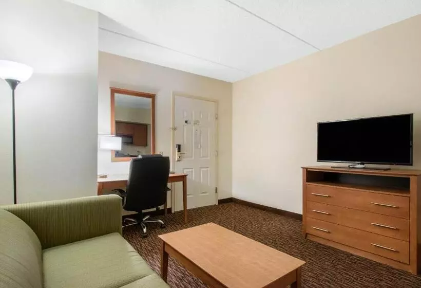 Clarion Hotel & Suites University Shippensburg