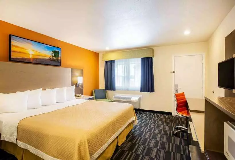 בית מלון כפרי Days Inn By Wyndham Monterey Downtown