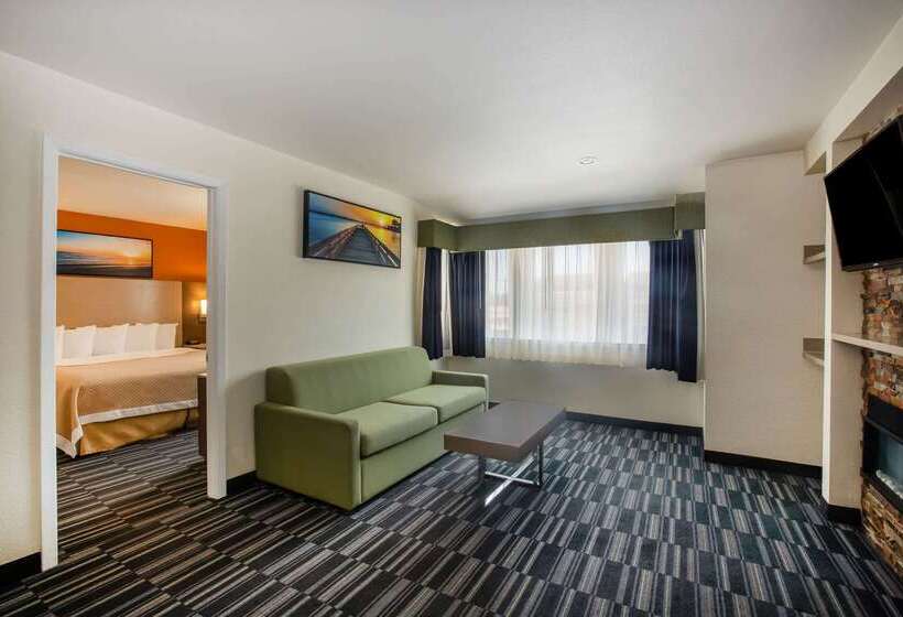 هتل Days Inn By Wyndham Monterey Downtown