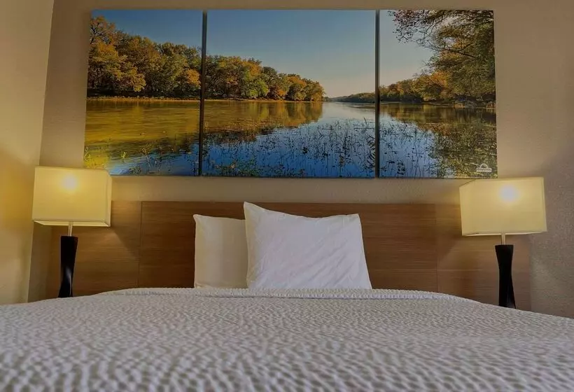 酒店 Days Inn & Suites By Wyndham Kaukauna Wi