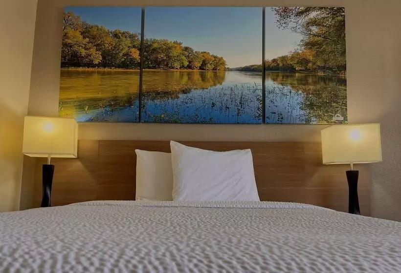 酒店 Days Inn & Suites By Wyndham Kaukauna Wi