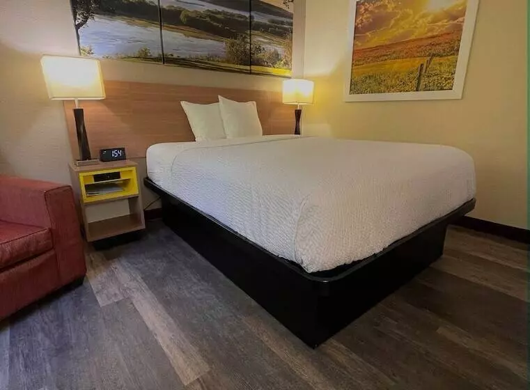 酒店 Days Inn & Suites By Wyndham Kaukauna Wi