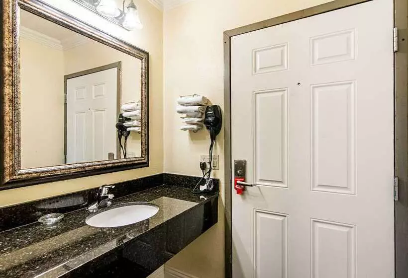 Отель Econo Lodge Long Beach I 405