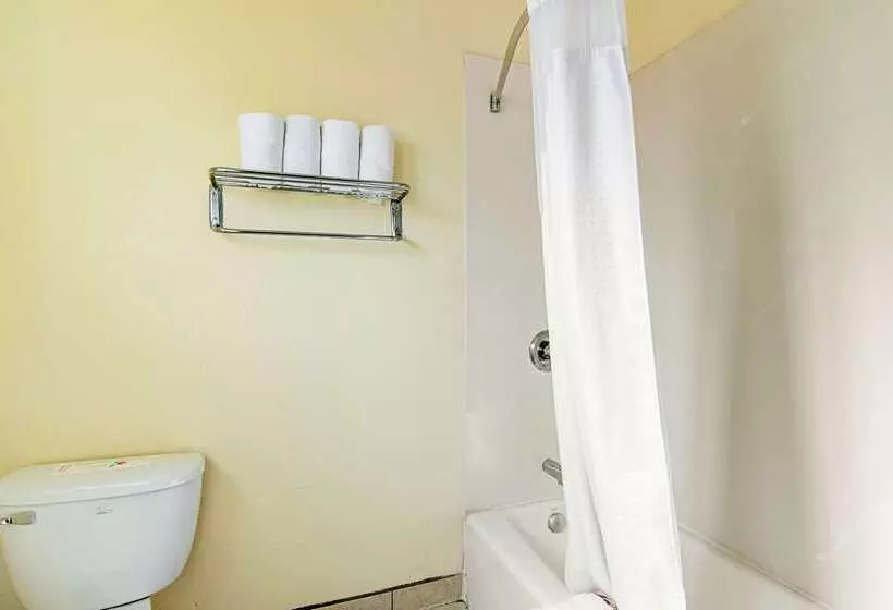 Отель Econo Lodge Long Beach I 405