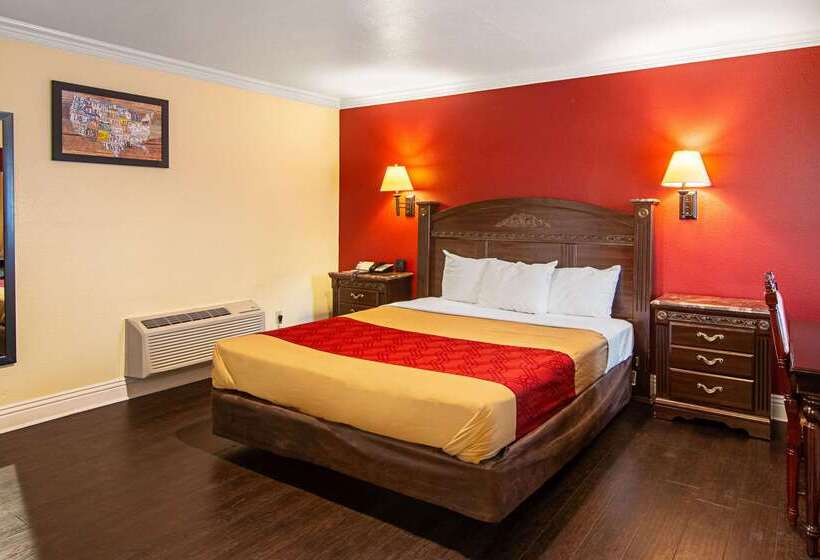 בית מלון כפרי Econo Lodge Long Beach I 405