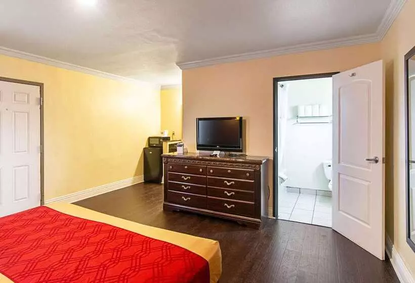 Отель Econo Lodge Long Beach I 405
