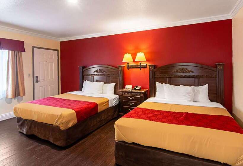 בית מלון כפרי Econo Lodge Long Beach I 405