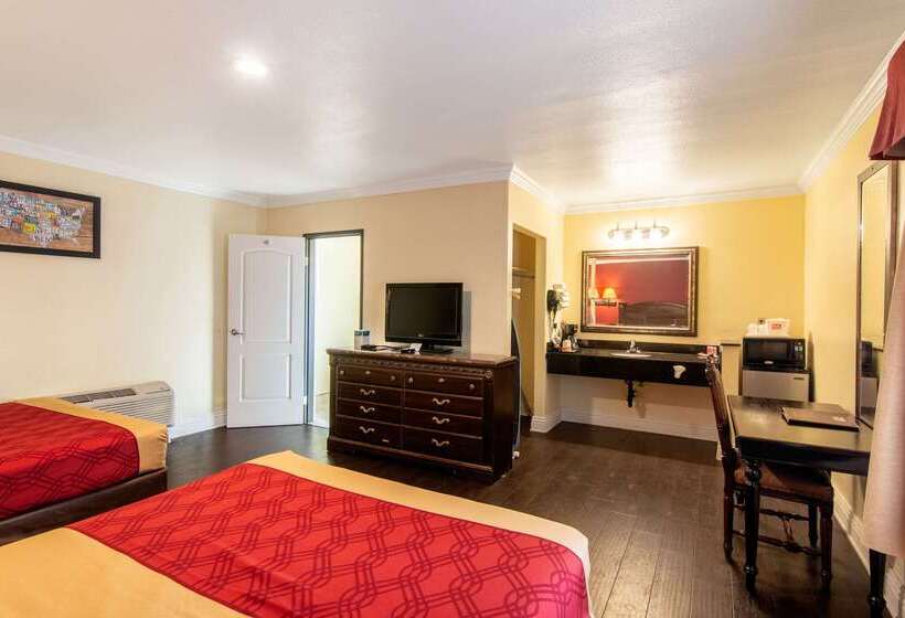 בית מלון כפרי Econo Lodge Long Beach I 405