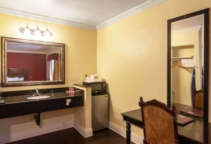 בית מלון כפרי Econo Lodge Long Beach I 405