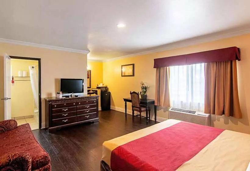 Отель Econo Lodge Long Beach I 405