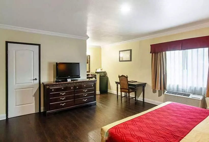 Отель Econo Lodge Long Beach I 405