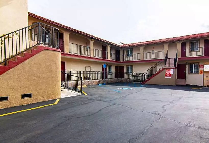 Отель Econo Lodge Long Beach I 405
