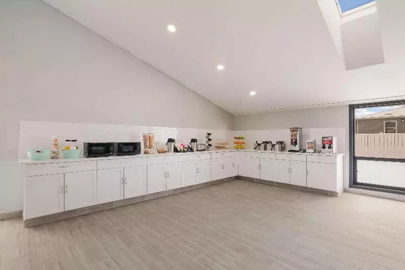 בית מלון כפרי Econo Lodge Williston