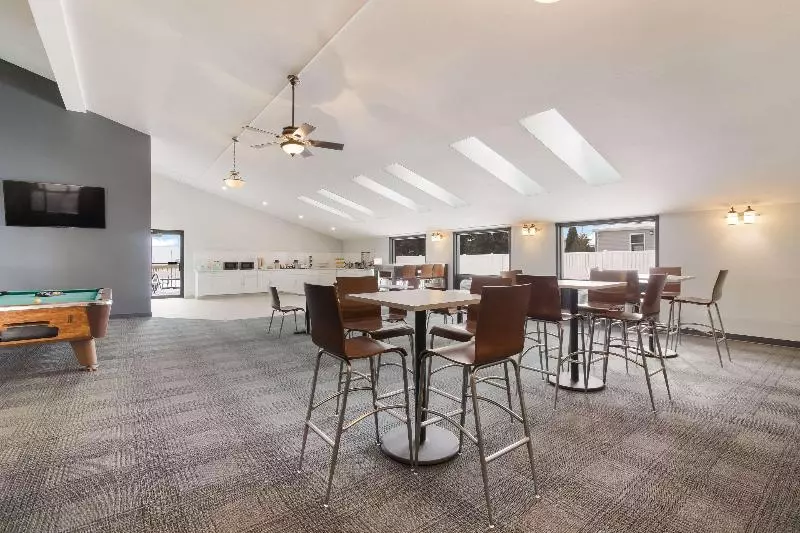 בית מלון כפרי Econo Lodge Williston