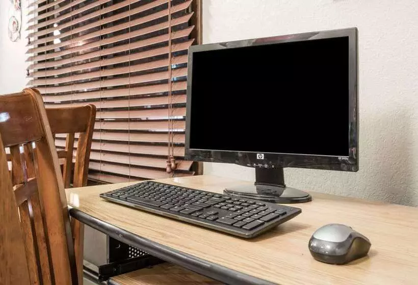 Отель Knights Inn Litchfield