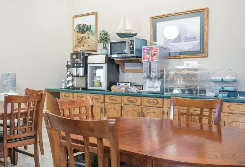 Отель Knights Inn Litchfield