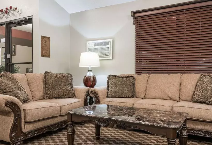 Отель Knights Inn Litchfield