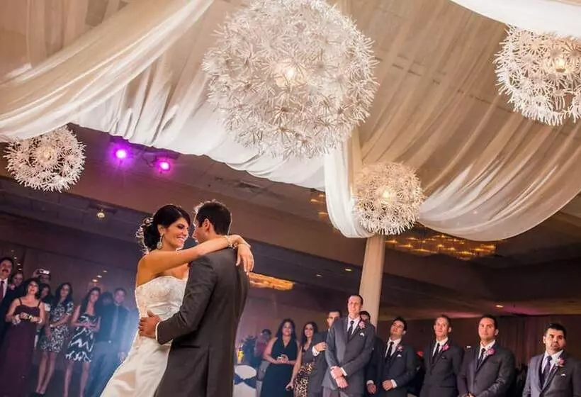 هتل Reading Vitality