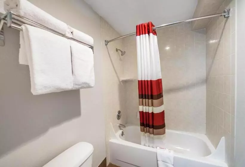 בית מלון כפרי Ramada By Wyndham Medford Airport North