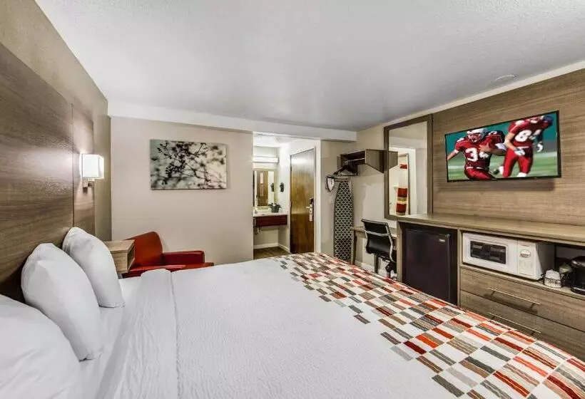 בית מלון כפרי Ramada By Wyndham Medford Airport North