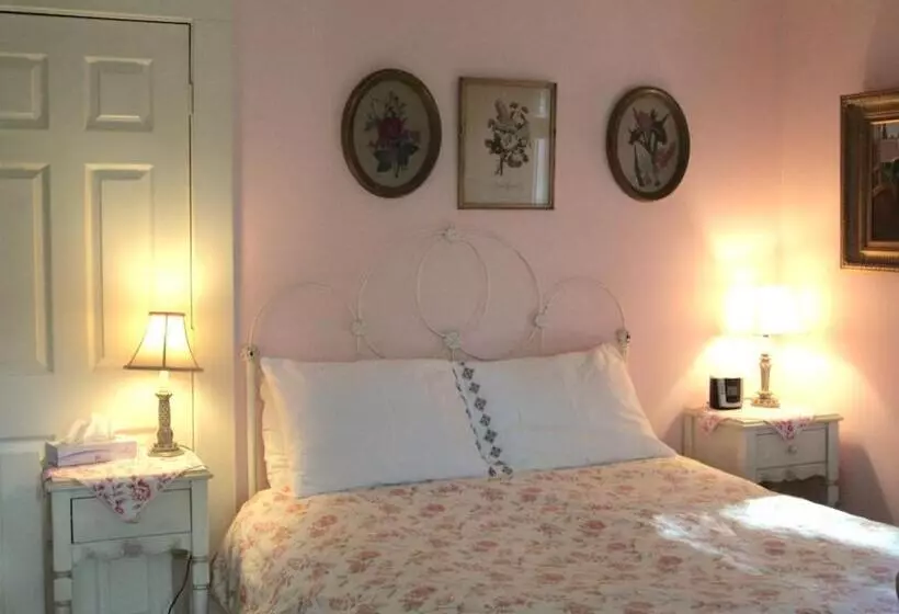 فندق Secret Garden Inn & Cottages