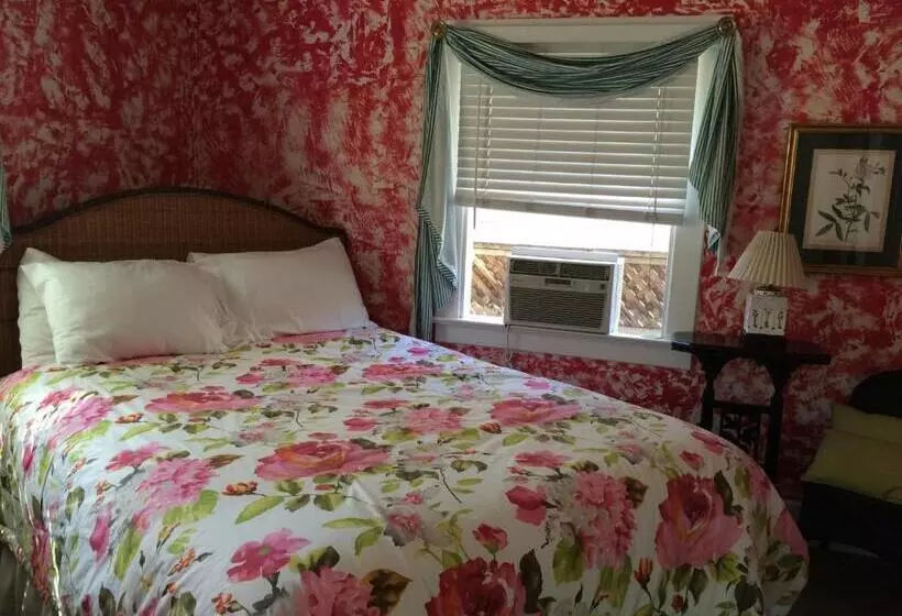 فندق Secret Garden Inn & Cottages