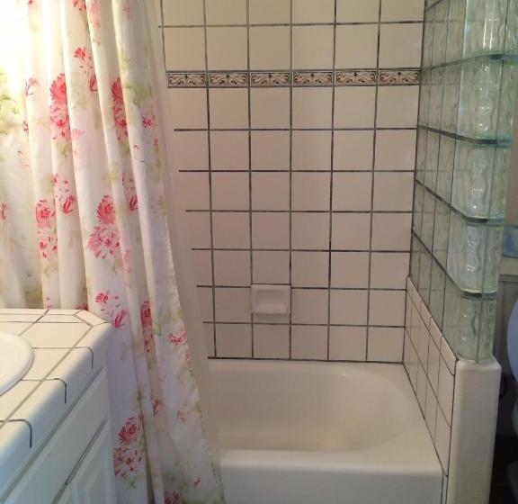 酒店 Secret Garden Inn & Cottages