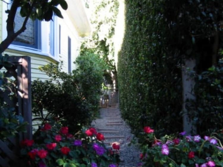 酒店 Secret Garden Inn & Cottages